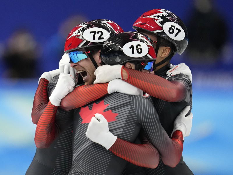 Šortrekári Kanady získali zlatú medailu v štafete na 5000 m na ZOH 2022 v Pekingu