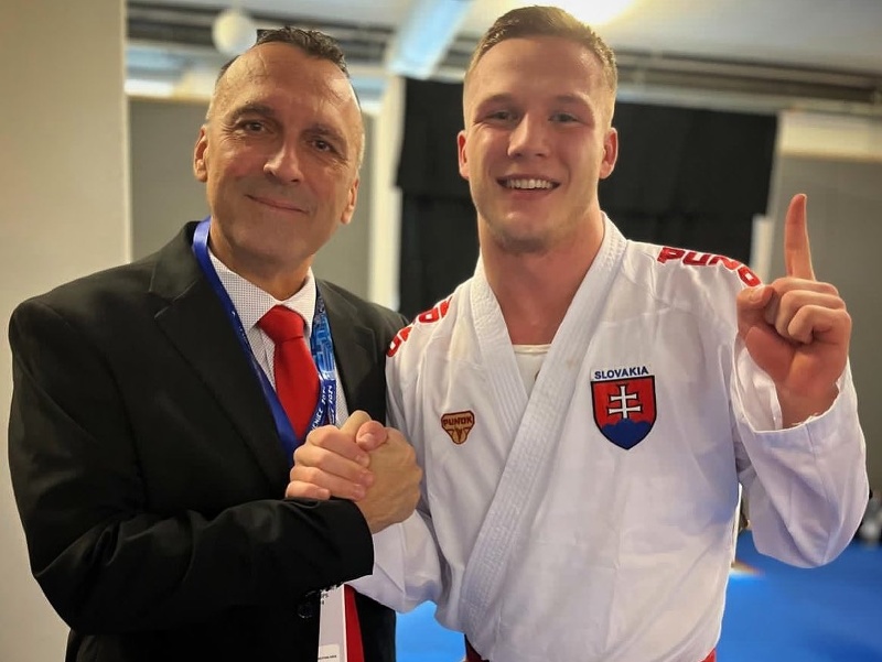 Slovenský reprezentant v karate Lukáš Bohunický získal bronzovú medailu na juniorských MS v kumite nad 76 kg.