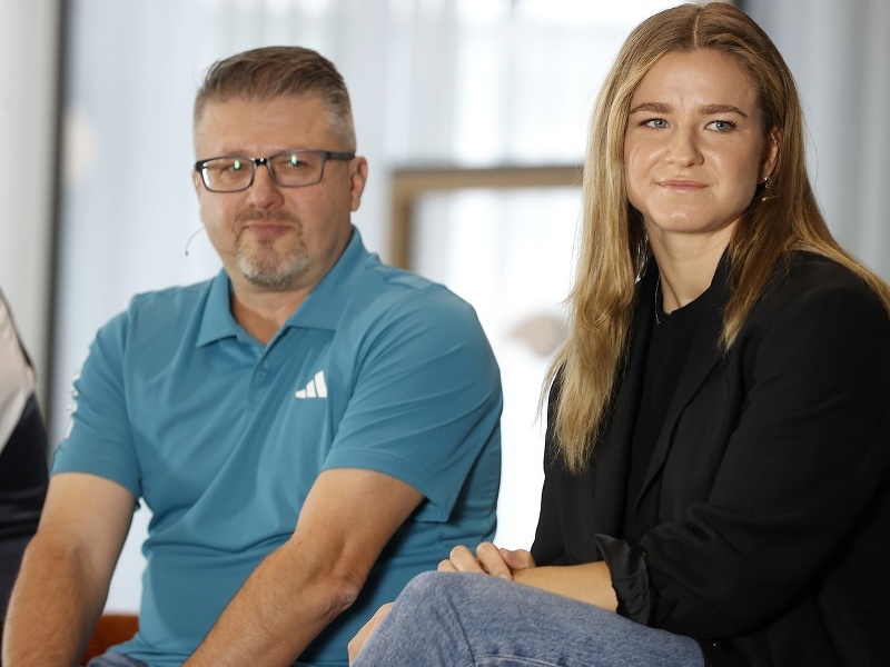 Slovenský tréner Emil Miške a česká tenistka Karolína Muchová