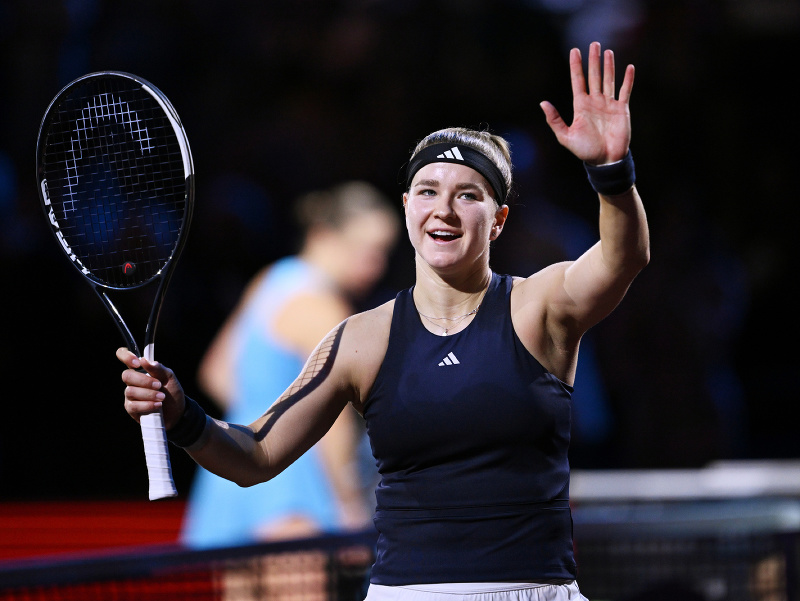 Česká tenistka Karolína Muchová sa raduje po víťazstve nad Ukrajinkou Jelinou Svitolinovou v semifinále dvojhry na turnaji WTA v Stuttgarte