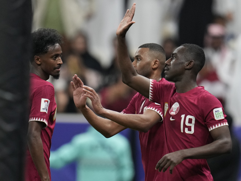Hráči Kataru oslavujú gól