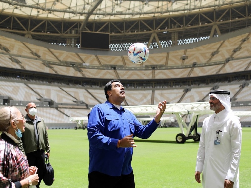 Venezuelský prezident Nicolas Maduro na štadióne Lusail v Katare