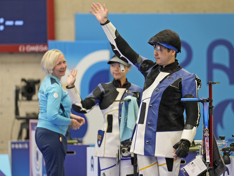 Alexandra Leová a Islam Satpajev z Kazachstanu sú prví medailisti z olympijských hier v Paríži.
