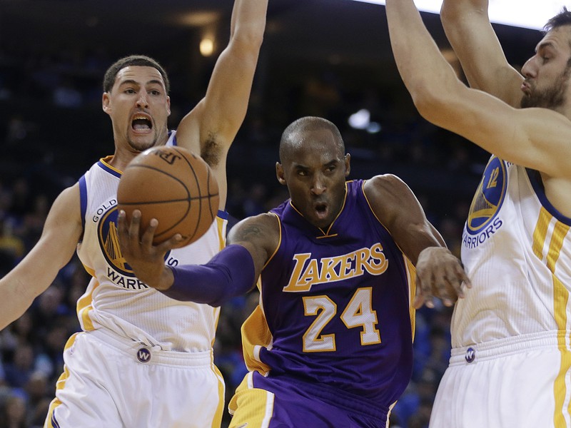 Kobe Bryant a Klay Thompson (vpravo)
