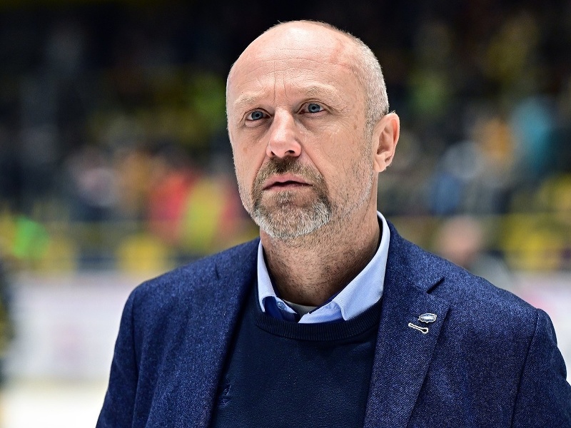 Český tréner Jaroslav Modrý na lavičke Komety Brno