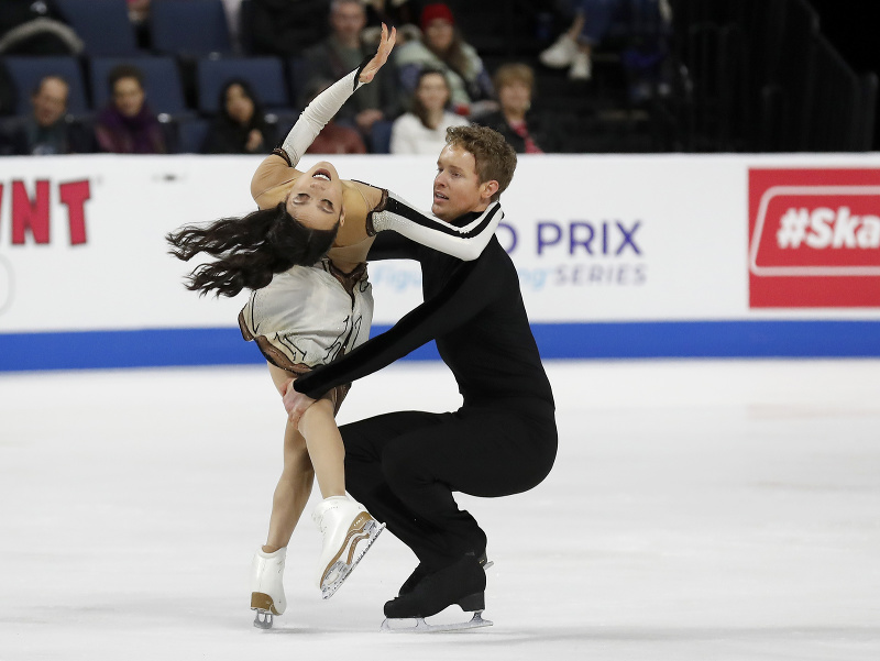 Domáci tanečný pár Madison Chocková a Evan Bates zvíťazil na Americkej korčuli