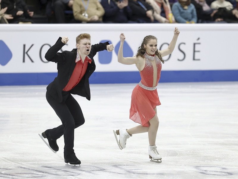 Slovenský tanečný pár Anna Šimová a Kirill Aksenov počas vystúpenia vo voľných tancoch tanečných párov na ME v krasokorčuľovaní vo fínskom Espoo
