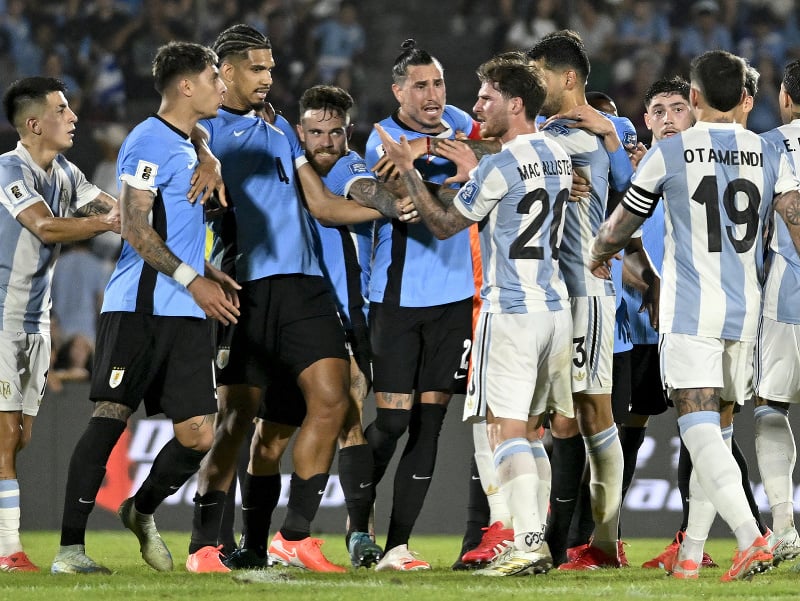 Roztržka medzi hráčmi Uruguaja a Argentíny