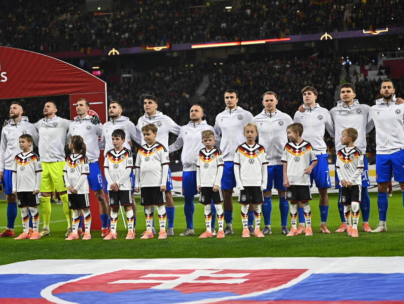 Na snímke slovenskí futbalisti pred zápasom