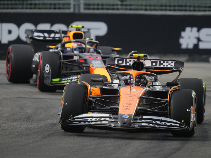 Lando Norris počas kvalifikácie na VC Singapuru