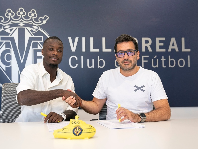 Španielsky futbalový klub Villarreal CF angažoval útočníka Nicolasa Pépého, s ktorým podpísal dvojročnú zmluvu. 