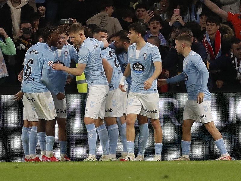 Hráči RC Celta de Vigo oslavujú gól