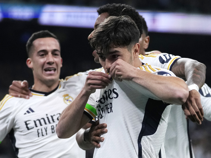 Brahim Díaz oslavuje gól Realu so spoluhráčmi