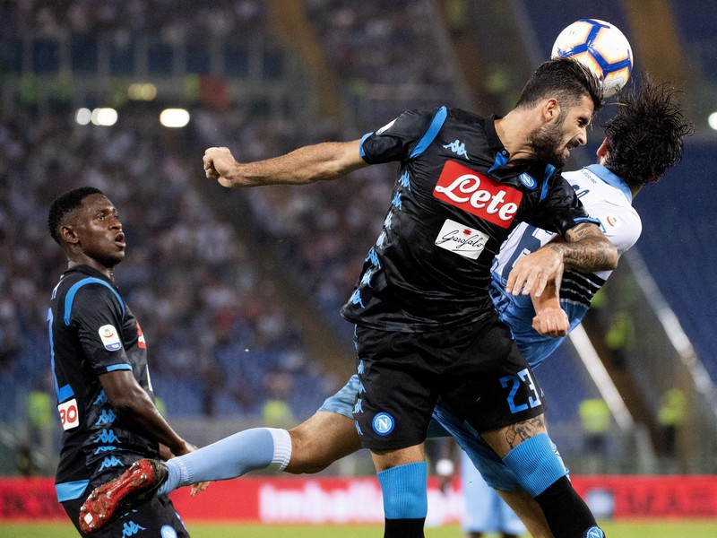 Marco Parolo v súboji s Elseidom Hysajom