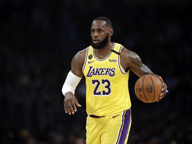 LeBron James v drese Los Angeles Lakers
