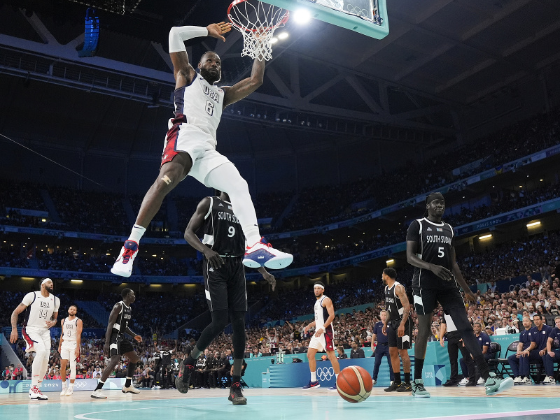 LeBron James počas LOH 2024 v Paríži