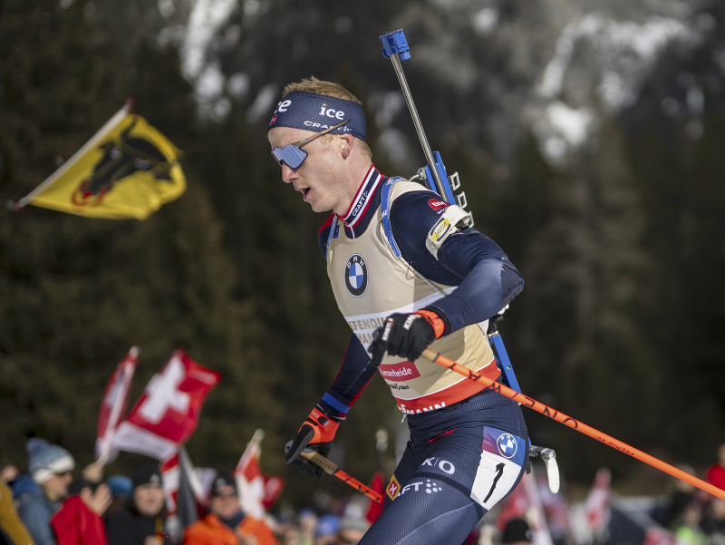 Nórsky biatlonista Johannes Thingnes Bö triumfoval v nedeľňajšej stíhačke na 12,5 km na majstrovstvách sveta