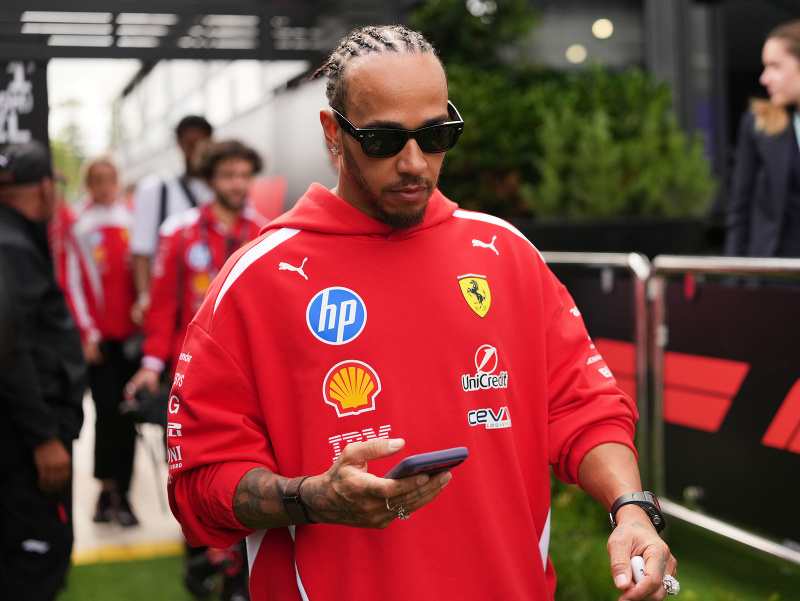 Lewis Hamilton počas tréningu na Veľkú cenu Austrálie