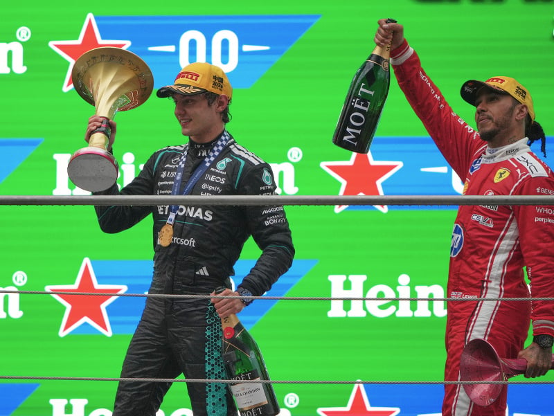 Kimi Antonelli a Lewis Hamilton
