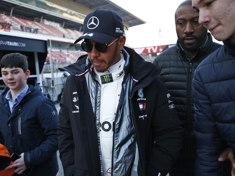 Lewis Hamilton prišiel na predsezónne testy do Barcelony
