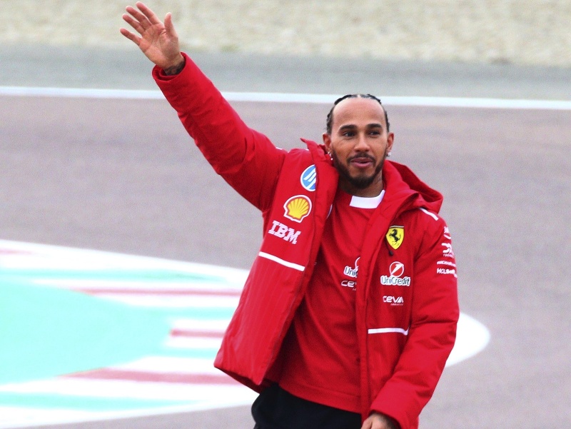 Britský pilot Ferrari Lewis Hamilton