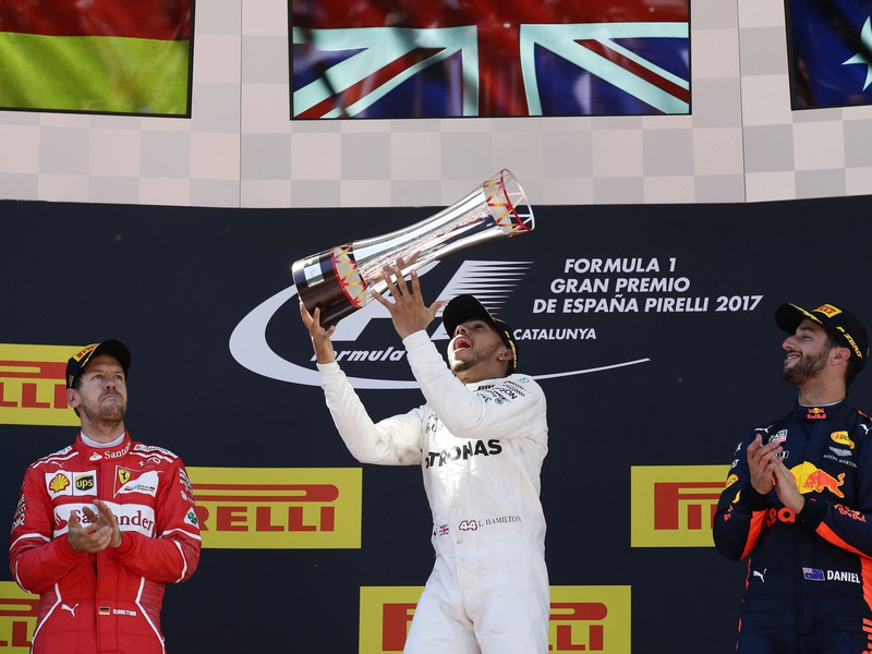Lewis Hamilton a jeho veľká radosť z triumfu