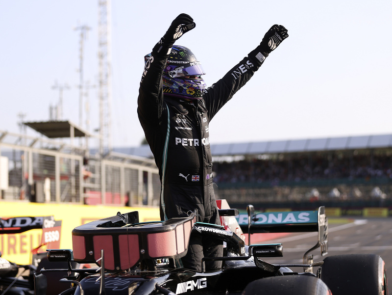 Lewis Hamilton sa teší z víťazstva v kvalifikácii
