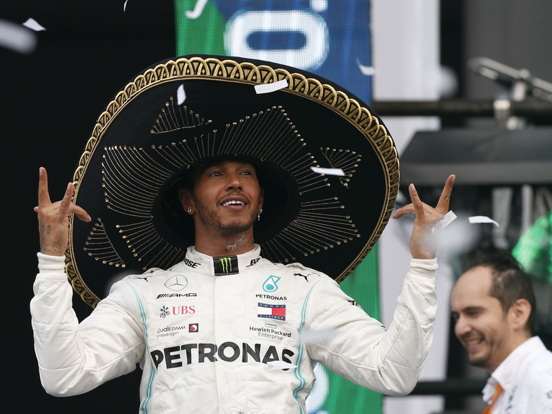Lewis Hamilton víťazom Veľkej ceny Mexika