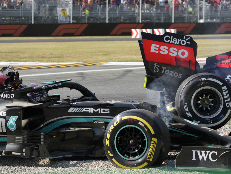 Max Verstappen a Lewis Hamilton na Veľkej cene Talianska skončili po vzájomnej kolízii