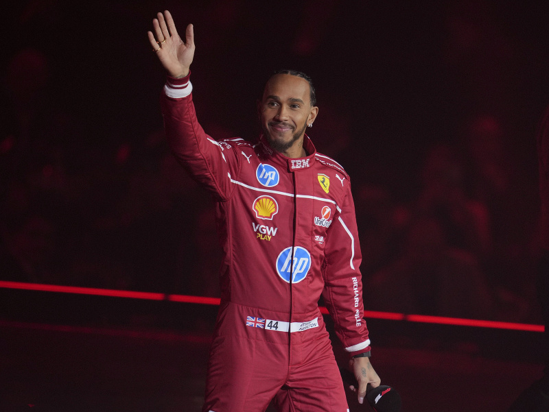 Lewis Hamilton vo farbách Scuderie Ferrari