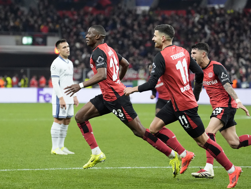 Nordi Mukiele (23) sa teší zo streleného gólu Leverkusenu do siete Interu