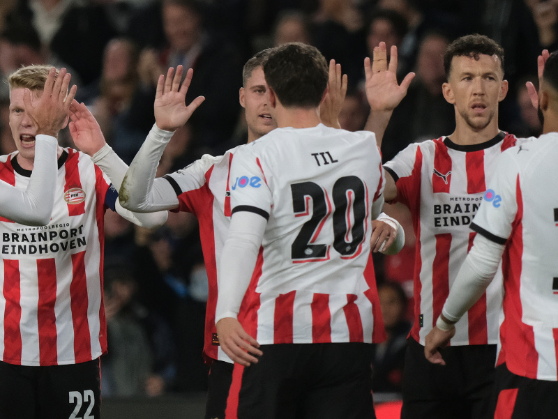 Hráči PSV Eindhoven sa tešia z gólu