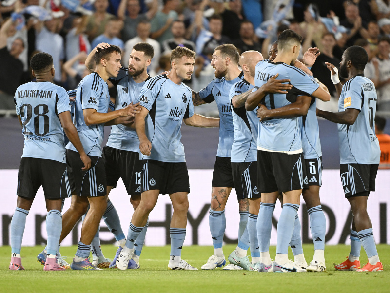Radosť hráčov Slovana po strelení druhého gólu