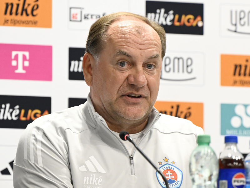 Na snímke tréner ŠK Slovan Bratislava Vladimír Weiss 