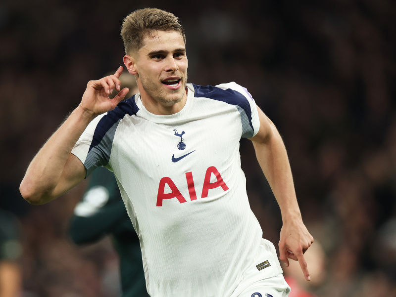 Obranca Tottenhamu Micky van de Ven