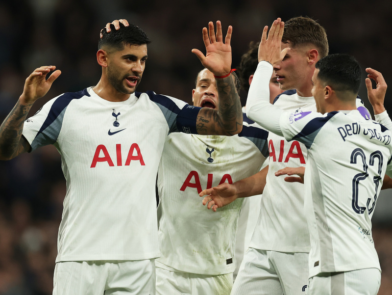 Oslavujúci hráči Tottenhamu Hotspur