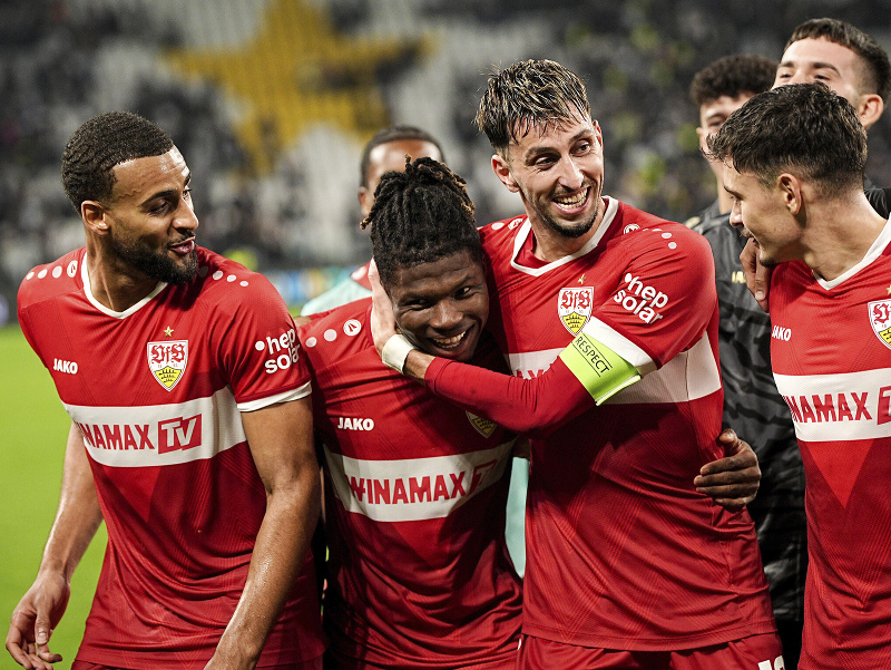 El Bilal Touré (druhý zľava) sa raduje z gólu do siete Juventusu