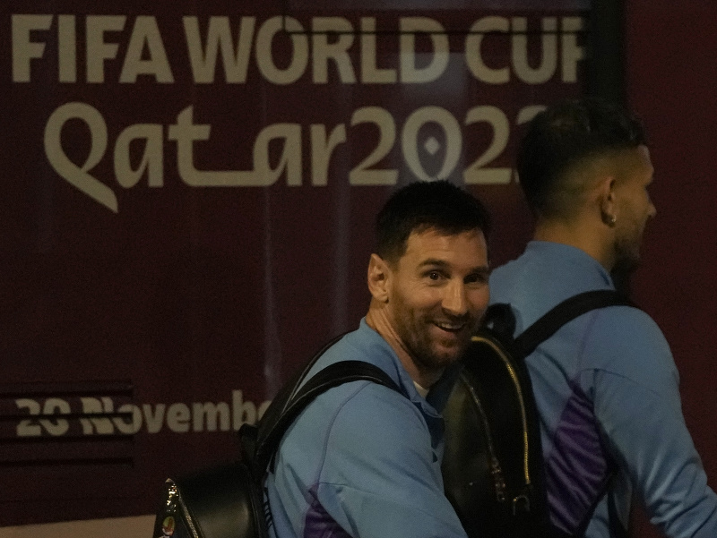 Lionel Messi so spoluhráčmi priletel do Kataru