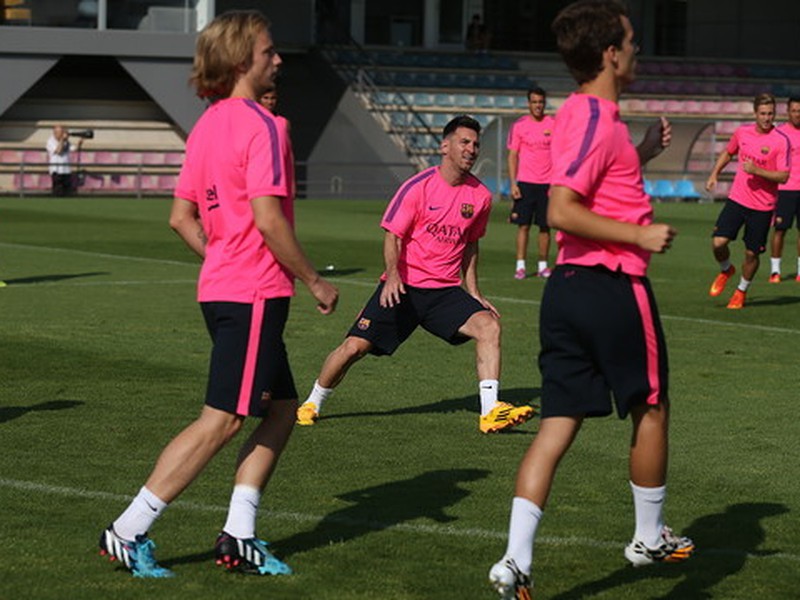 Lionel Messi už na tréningu Barcelony