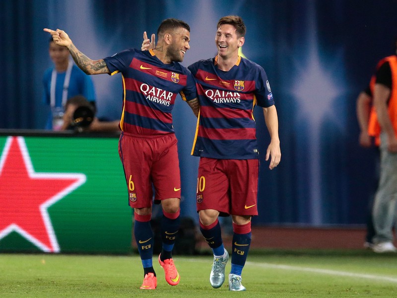 Dani Alves a Lionel Messi