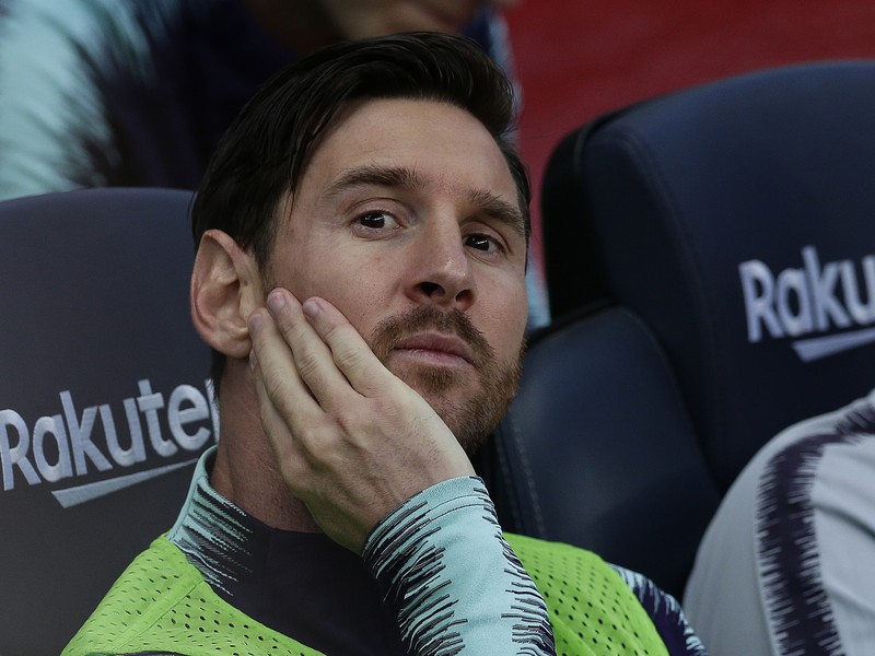 Lionel Messi na lavičke Barcelony