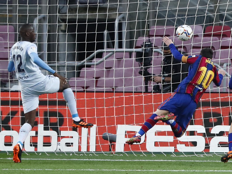 Lionel Messi strieľa gól