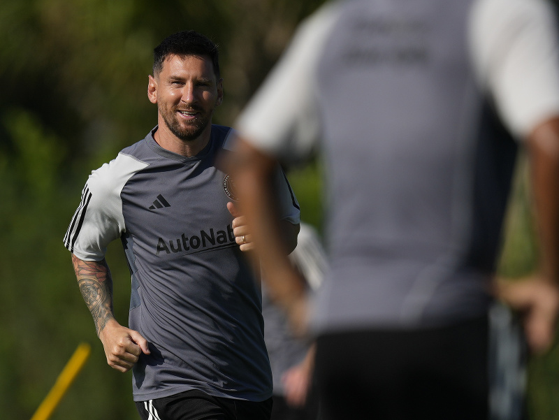 Lionel Messi s novými spoluhráčmi na prvom tréningu v tíme Inter Miami