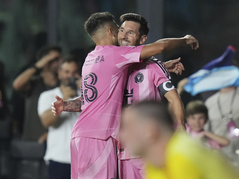  Jordi Alba (18)  a kapitán Lionel Messi