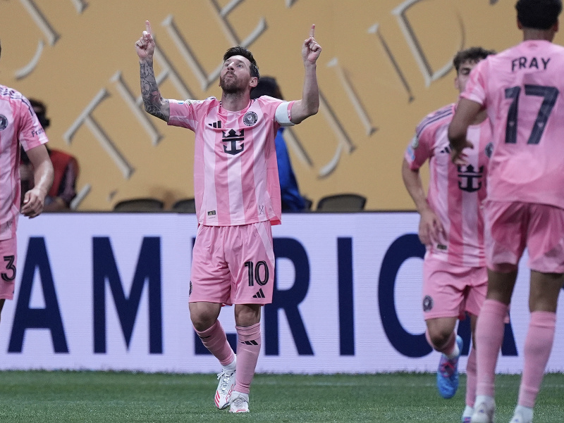 Lionel Messi oslavuje víťazný gól v súboji s FC Porto