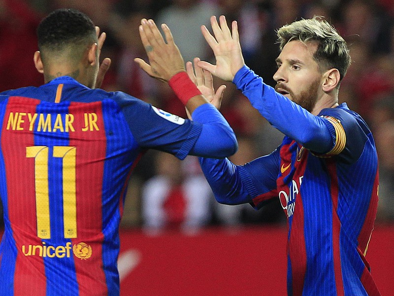 Lionel Messi sa teší so spoluhráčom Neymarom 