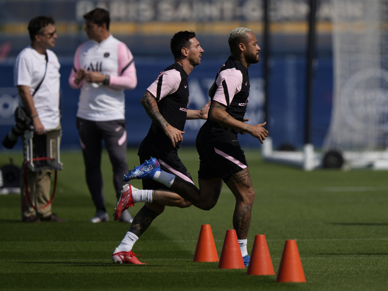 Lionel Messi a Neymar počas tréningu