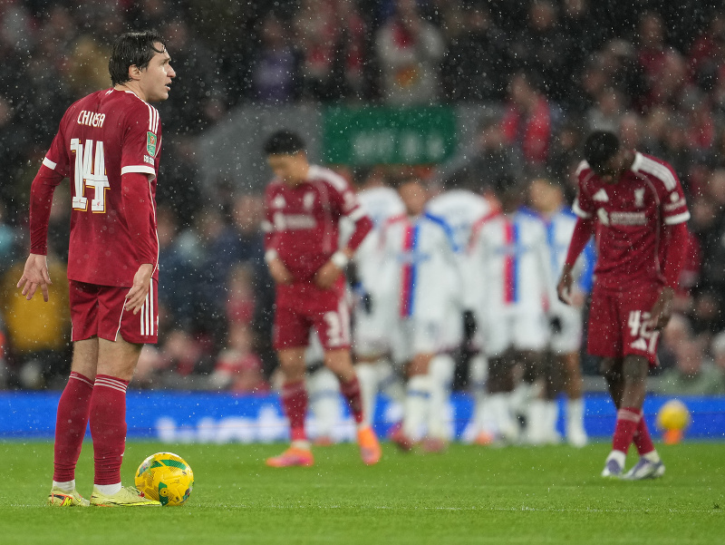 Frustrovaní hráči Liverpoolu po inkasovanom góle v Ligovom pohári