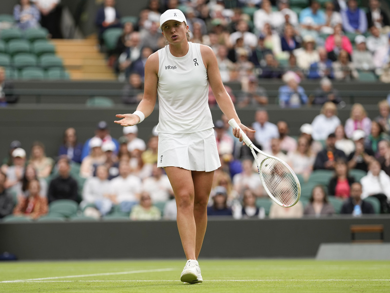 Iga Swiateková na Wimbledone šokujúco dohrala