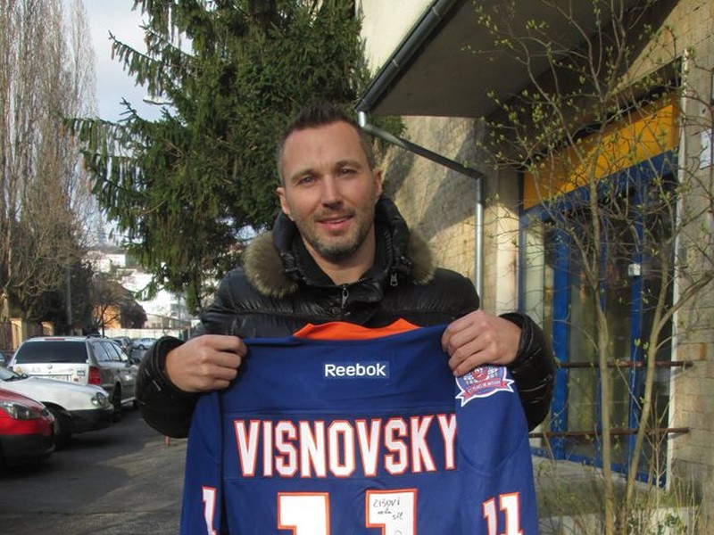 Ľubomír Višňovský daroval dres do charitatívnej aukcie 